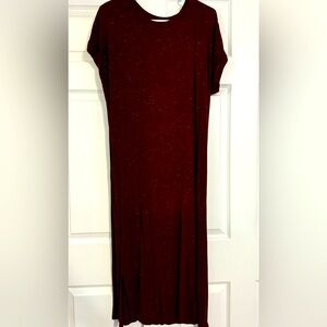 Maroon maxi dress w side slits